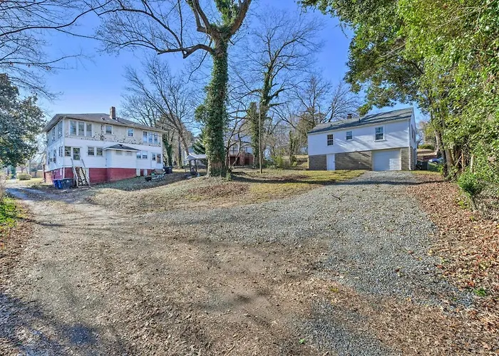 Mid-Century Modern Cottage In Ardmore Area!