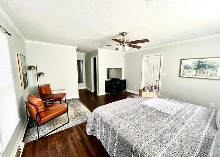 Downtown Charm, 3 Bdr, Near Rest And Bars