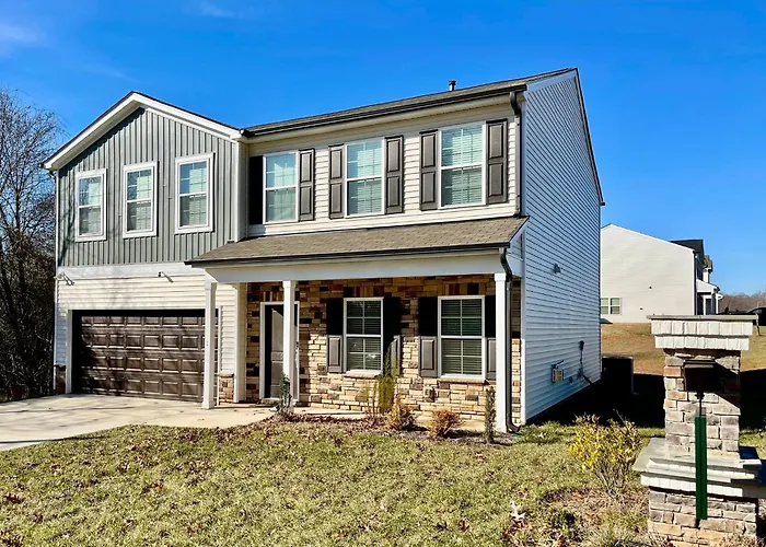 Luxury Living! Peaceful,Comfort And Spacious